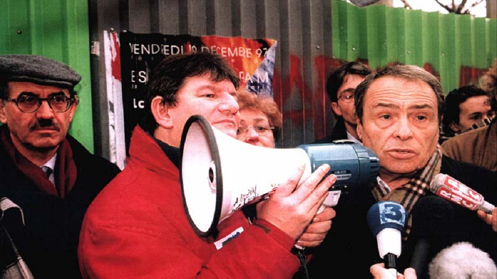 pierre bourdieu durante una manifestacion