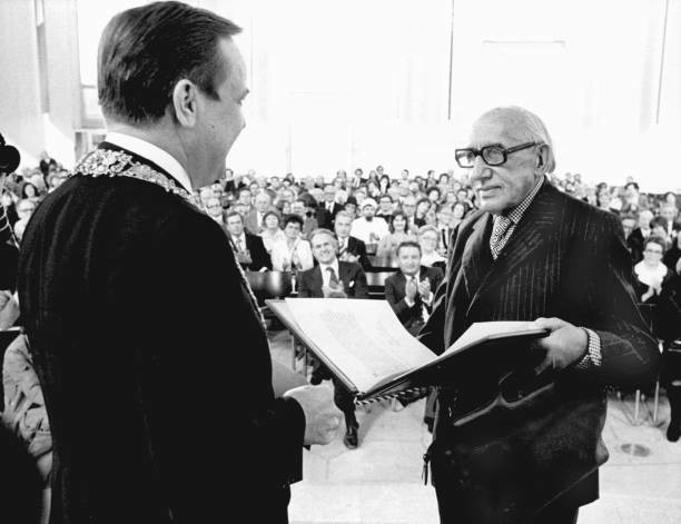 norbert elias recibe el premio Adorno